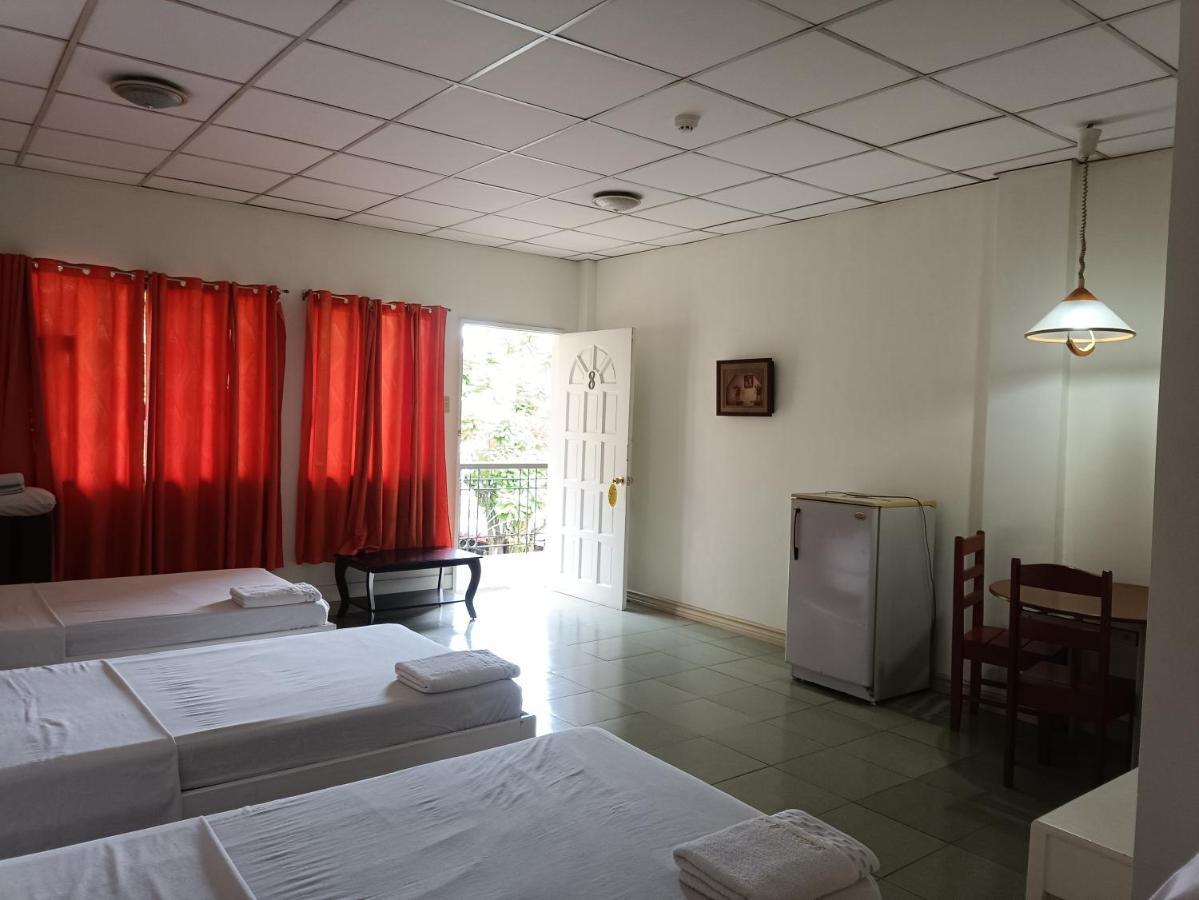 Golden Belle Apartelle And Suites Davao City Esterno foto