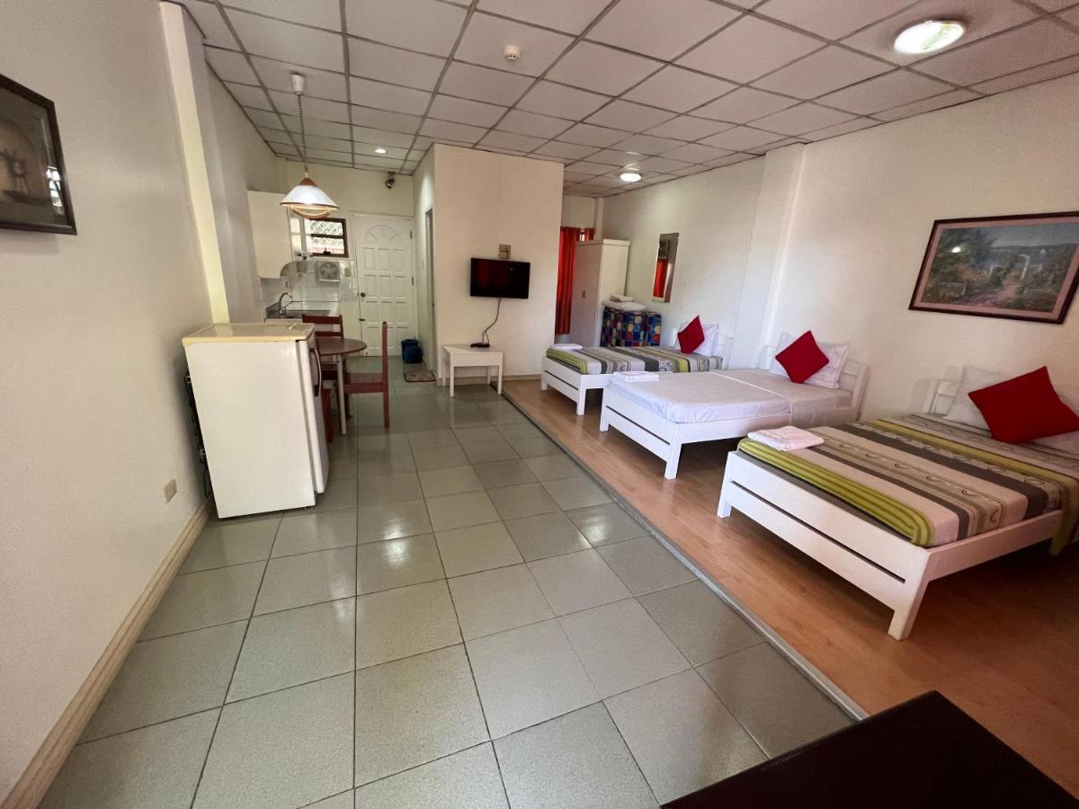 Golden Belle Apartelle And Suites Davao City Esterno foto