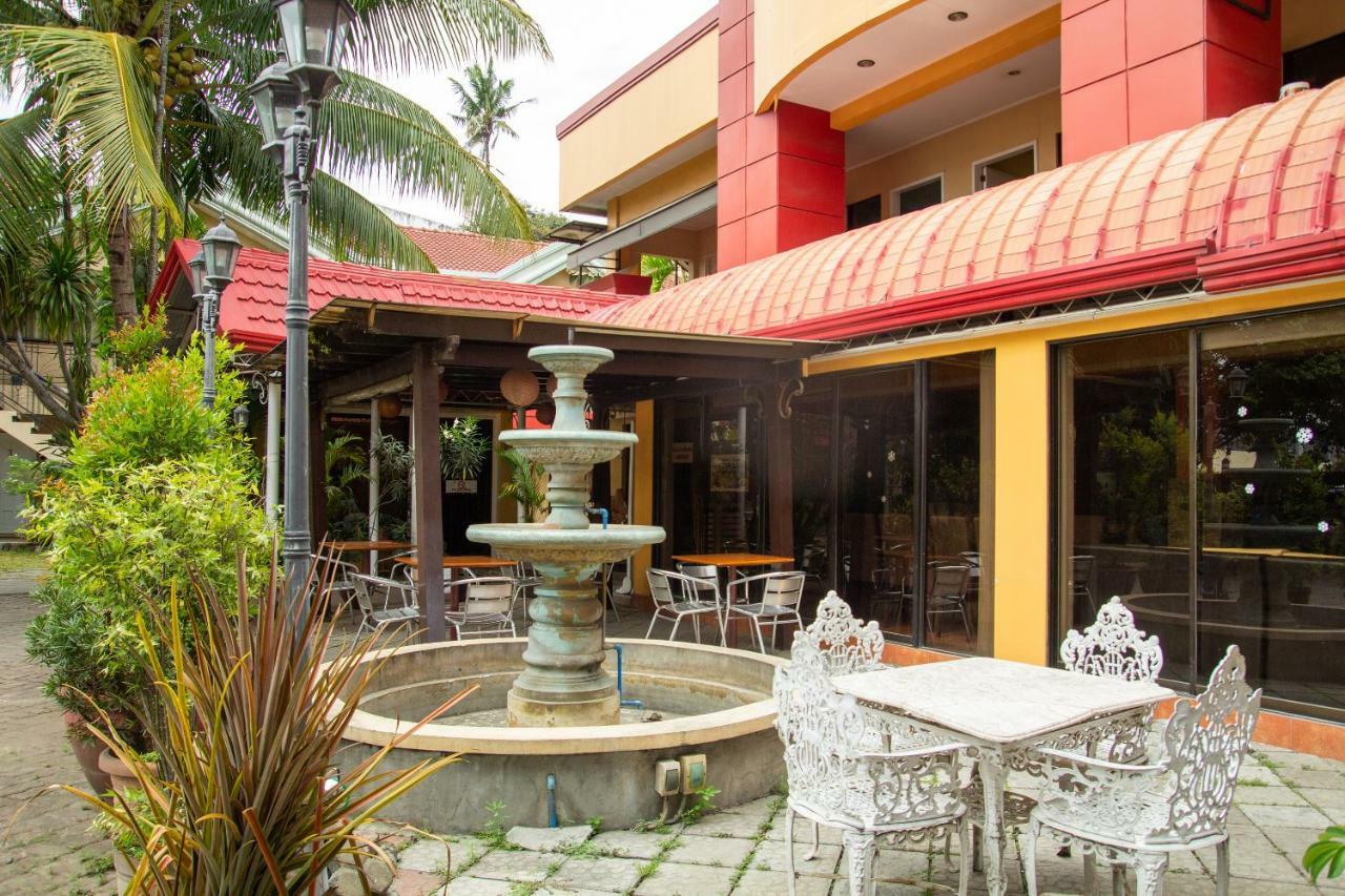 Golden Belle Apartelle And Suites Davao City Esterno foto