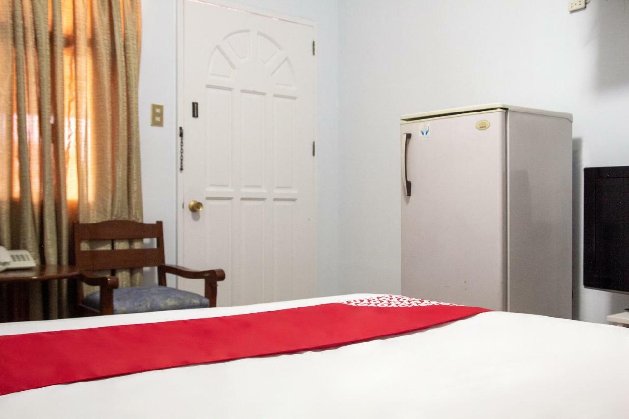 Golden Belle Apartelle And Suites Davao City Esterno foto