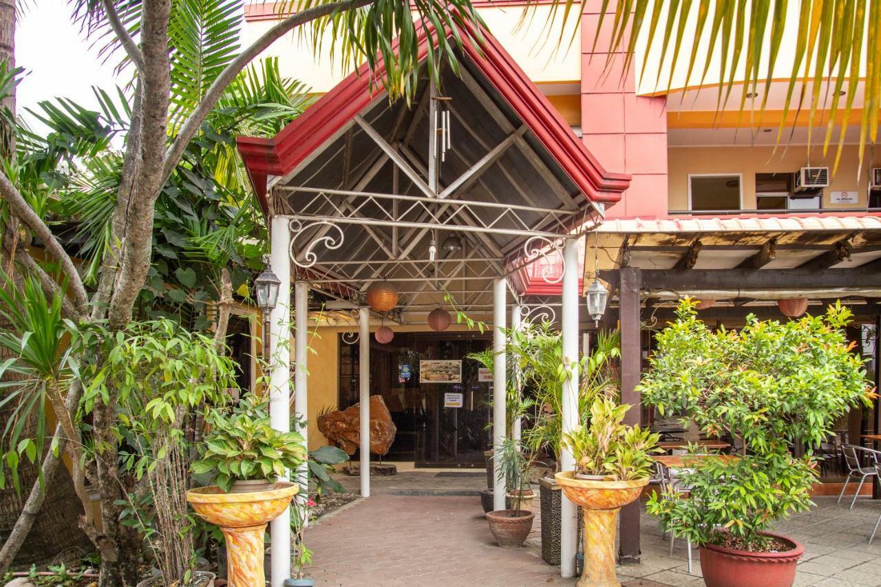 Golden Belle Apartelle And Suites Davao City Esterno foto